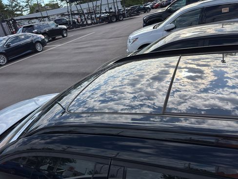 Used 2021 Volvo XC40 T5 R-Design w/ Advanced Package AWD/4WD image 6