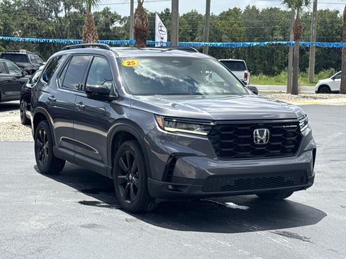 Certified 2025 Honda Pilot Black Edition image 2