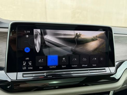 Certified 2025 Volkswagen Atlas SEL image 20