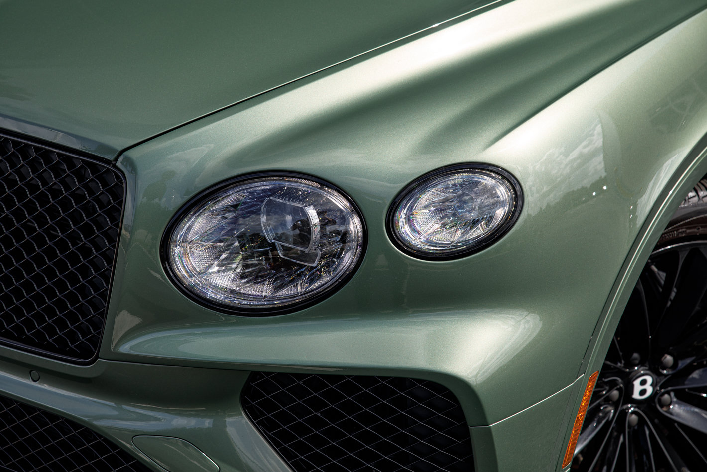 Used 2023 Bentley Bentayga Speed AWD/4WD image 2