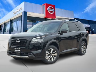 New 2025 Nissan Pathfinder SL w/ Black Appearance Package
