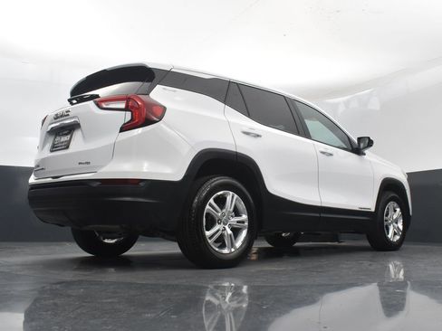 Used 2024 GMC Terrain SLE image 41