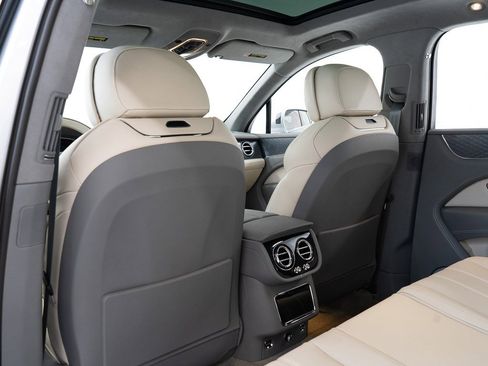 New 2025 Bentley Bentayga V8 image 23