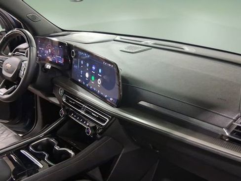 Used 2024 Chevrolet Traverse LT w/ Enhanced Driving Package FWD image 19