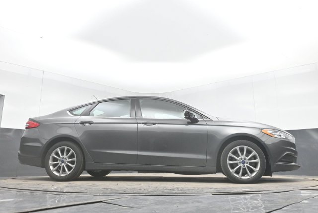 Used 2017 Ford Fusion SE w/ Fusion SE Technology Package FWD image 34