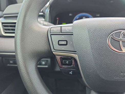 Used 2025 Toyota Camry LE image 16