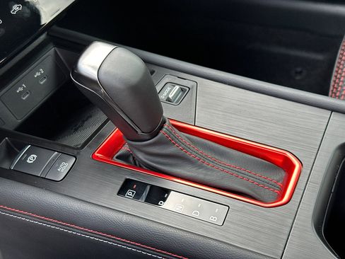 Used 2025 Nissan Kicks SR image 34