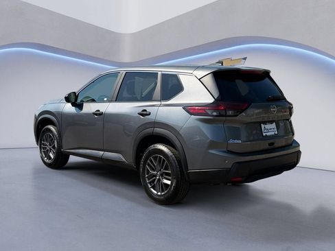 Used 2024 Nissan Rogue S FWD image 3