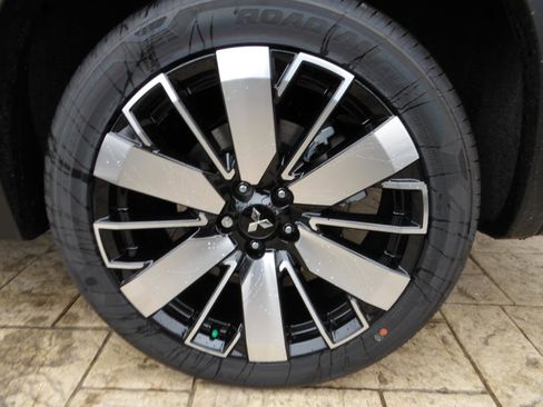 New 2026 Mitsubishi Outlander SE image 12