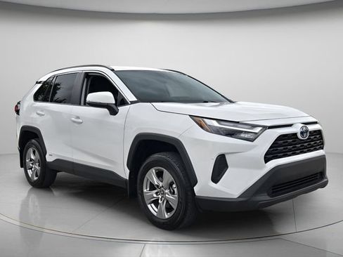 Used 2024 Toyota RAV4 XLE AWD/4WD image 9