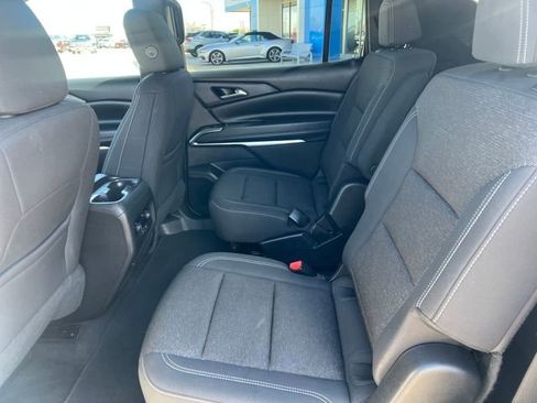 Used 2025 Chevrolet Traverse LT image 13