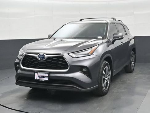 Used 2023 Toyota Highlander XLE AWD/4WD image 36