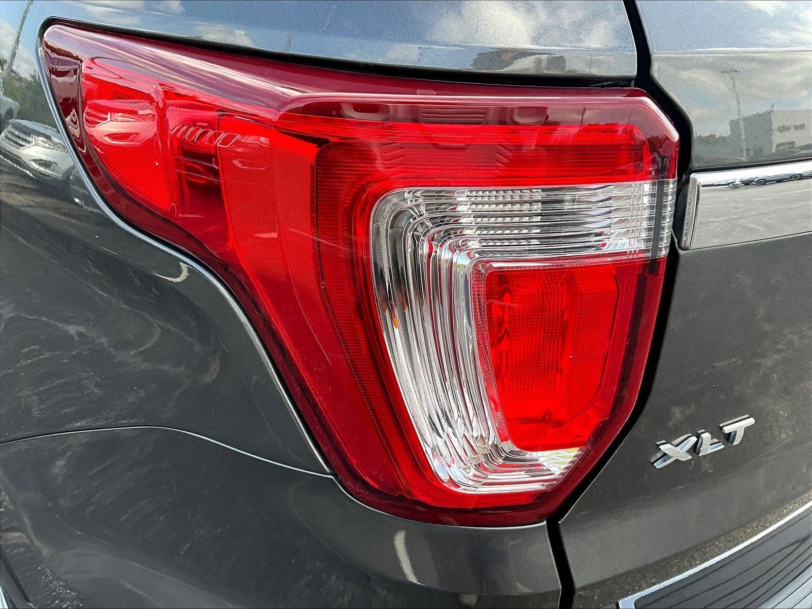 Used 2018 Ford Explorer XLT w/ Equipment Group 202A FWD image 23
