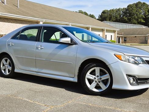 Used 2012 Toyota Camry SE image 6