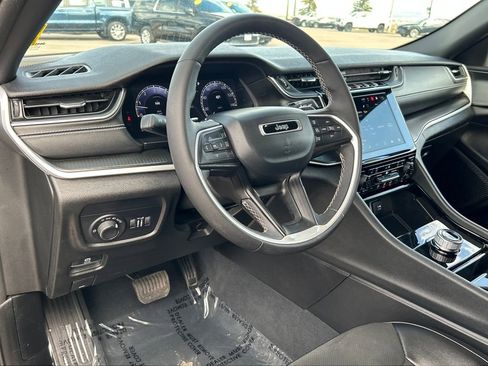 Used 2023 Jeep Grand Cherokee Altitude image 7