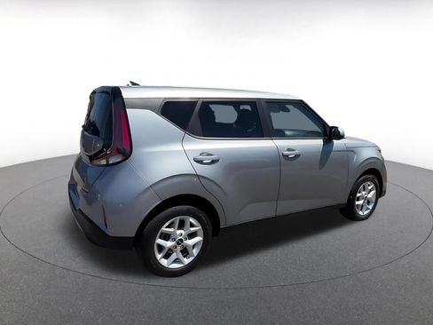 Used 2025 Kia Soul LX w/ LX Technology Package FWD image 14