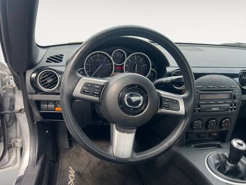Used 2008 MAZDA MX-5 Miata Grand Touring RWD image 13