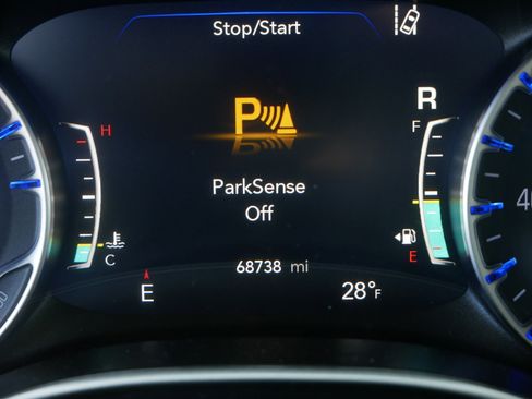 Used 2023 Chrysler Pacifica Touring-L image 34