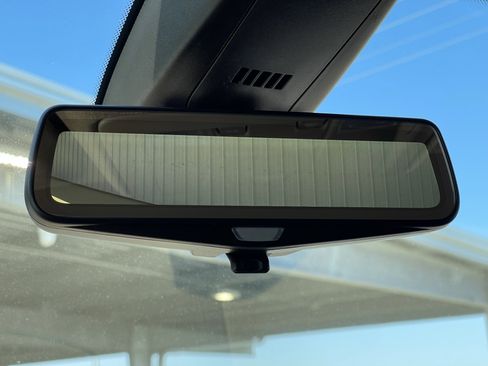 Used 2017 Cadillac XT5 Platinum w/ Driver Assist Package image 8