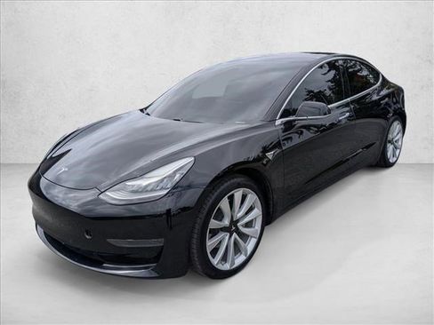 Used 2020 Tesla Model 3 Standard Range image 1