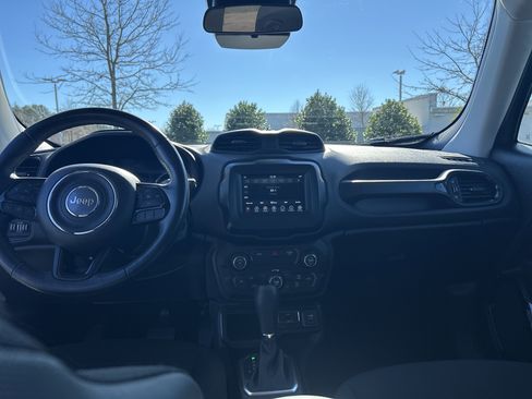 Used 2018 Jeep Renegade Altitude image 29