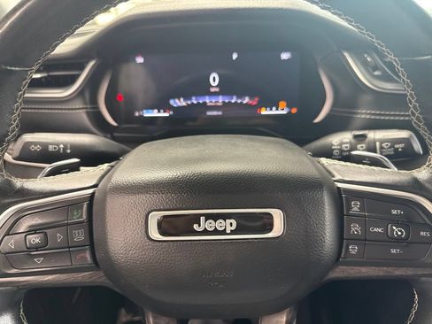 Used 2022 Jeep Grand Cherokee Limited AWD/4WD image 25