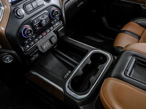 Used 2021 Chevrolet Silverado 3500 High Country image 27