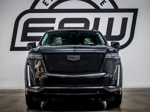 Used 2021 Cadillac Escalade Sport Platinum w/ LPO, ONYX Package image 3