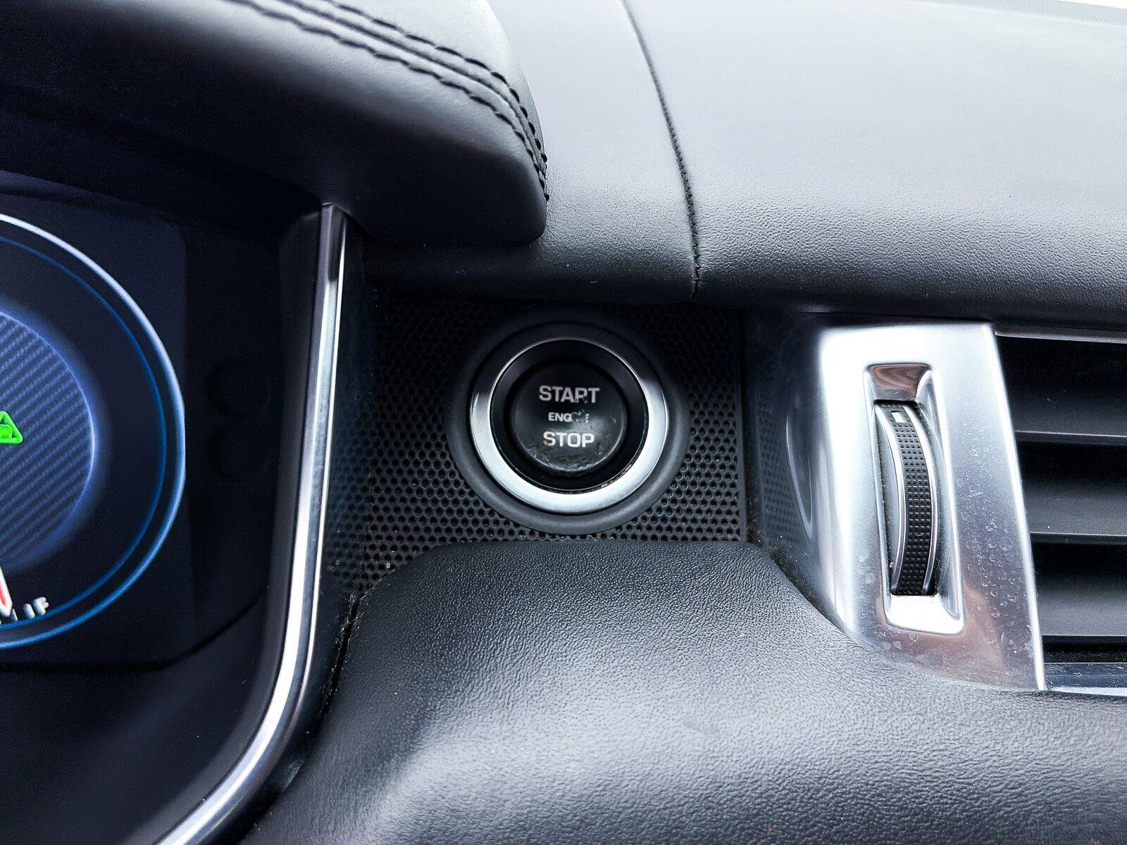 Used 2015 Land Rover Range Rover Sport SVR AWD/4WD image 19