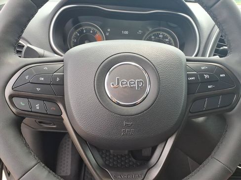 Used 2022 Jeep Cherokee Trailhawk AWD/4WD image 13