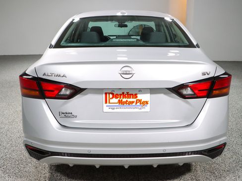 Used 2024 Nissan Altima 2.5 SV FWD image 8