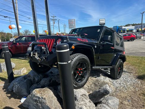 Used 2017 Jeep Wrangler Sport image 19