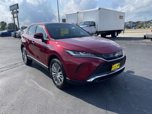Used 2021 Toyota Venza Limited w/ Advanced Technology Package AWD/4WD image 2