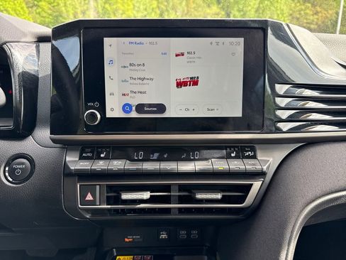 Used 2025 Toyota Camry LE w/ Convenience Package image 19