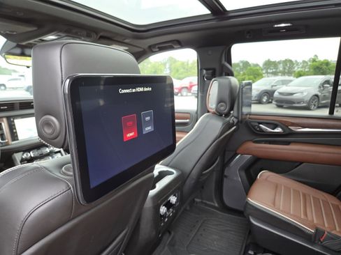 Used 2023 GMC Yukon Denali Ultimate AWD/4WD image 17