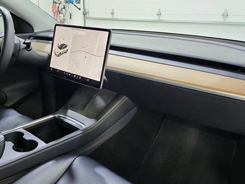 Used 2021 Tesla Model Y Long Range AWD/4WD image 25