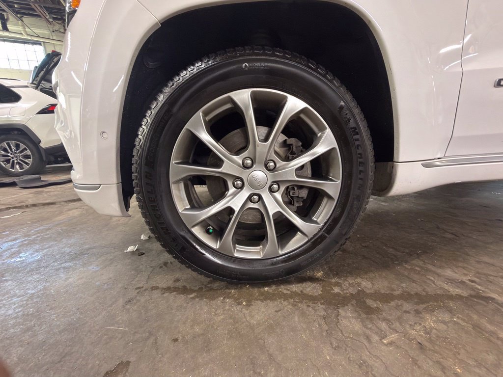 Used 2021 Jeep Grand Cherokee Summit AWD/4WD image 14