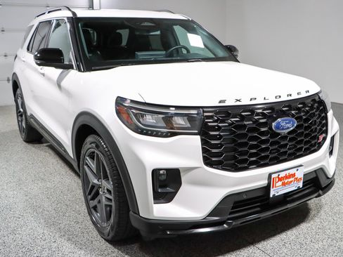 Used 2025 Ford Explorer ST AWD/4WD image 5