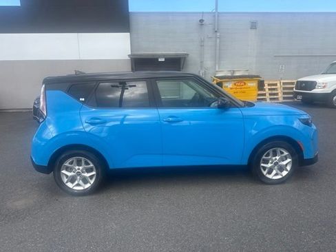Used 2023 Kia Soul S FWD image 6