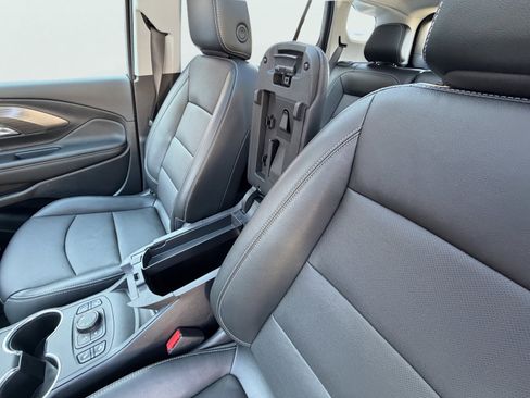 Used 2024 GMC Terrain SLT w/ Infotainment Package II image 32