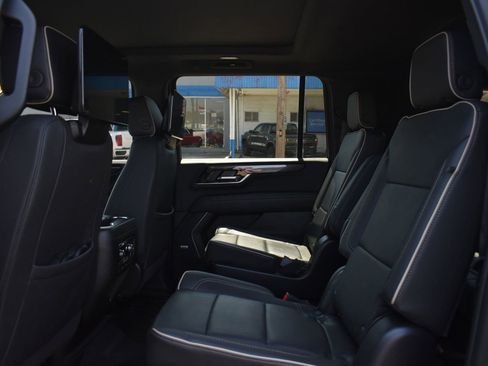 Used 2025 GMC Yukon XL Elevation w/ Elevation Premium Package AWD/4WD image 17