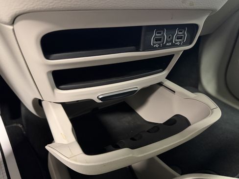 Used 2024 Chrysler Pacifica Touring-L image 12