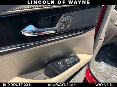 Used 2023 Lincoln Nautilus Reserve AWD/4WD image 14