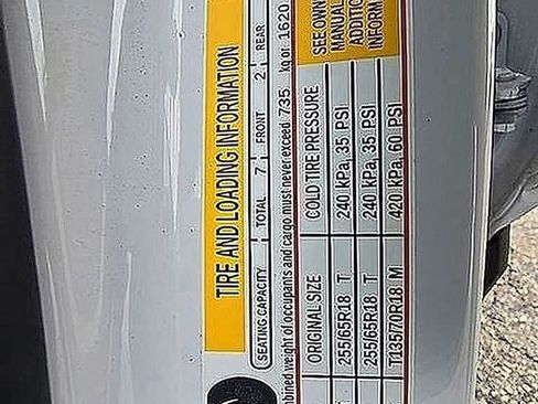 Used 2023 Chevrolet Traverse LT image 68