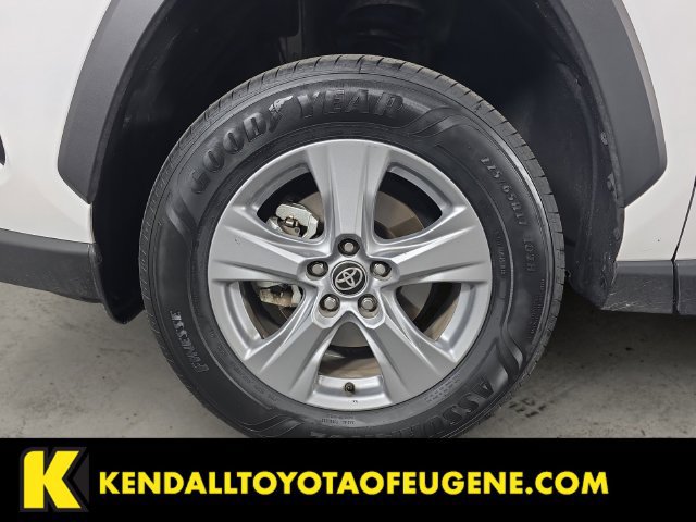 Used 2025 Toyota RAV4 XLE AWD/4WD image 9