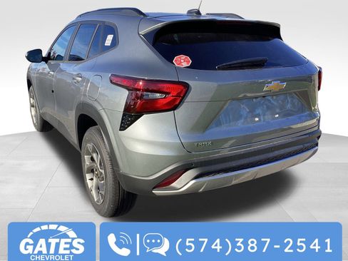 New 2025 Chevrolet Trax LT w/ Driver Confidence Package image 7