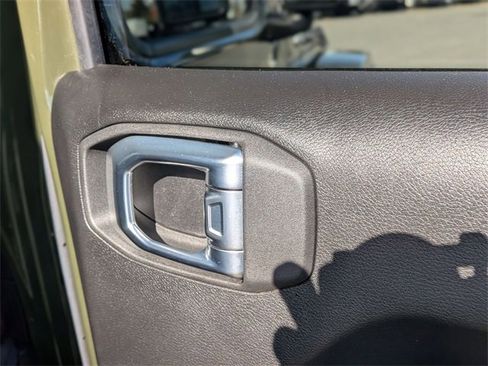 Used 2023 Jeep Gladiator Willys image 34