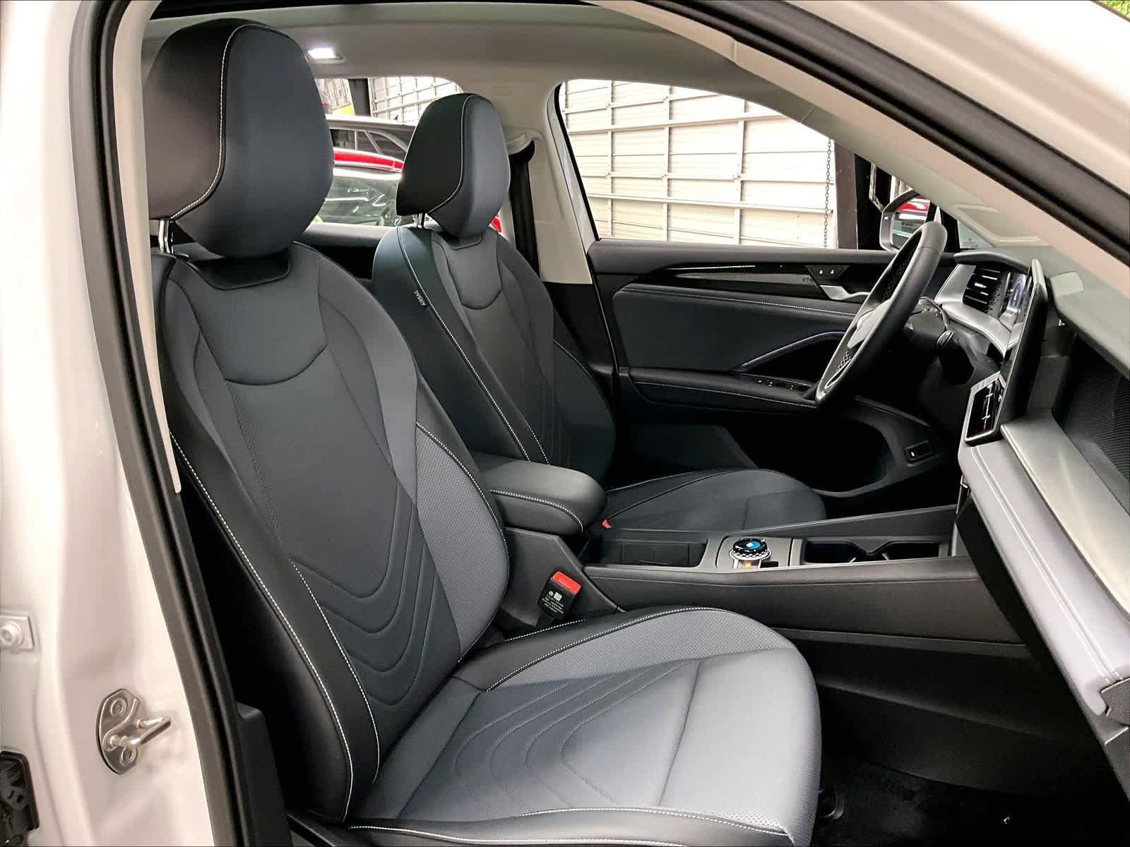 New 2026 Volkswagen Tiguan SE AWD/4WD image 12