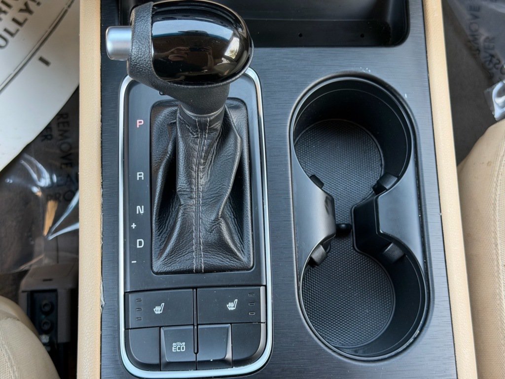 Used 2015 Kia Sedona LX w/ LX Convenience Package FWD image 17