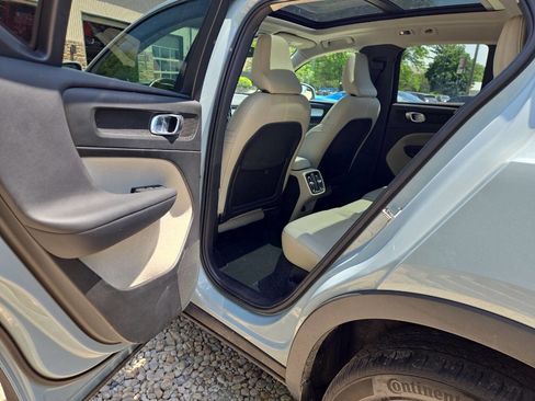 Used 2019 Volvo XC40 T5 Momentum AWD/4WD image 15